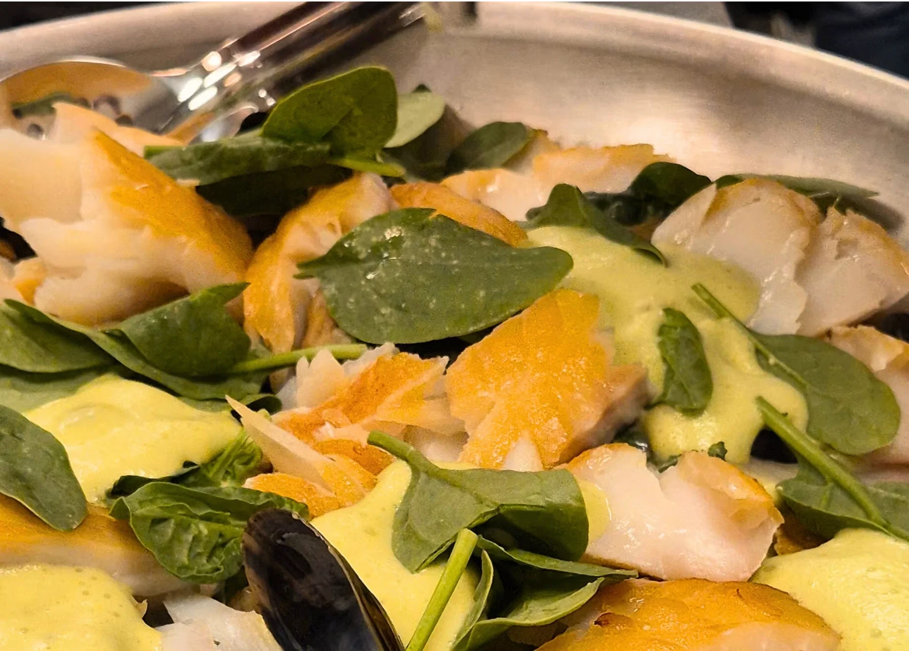 Posjert røkt torsk med blåskjell, selleri og dillsaus