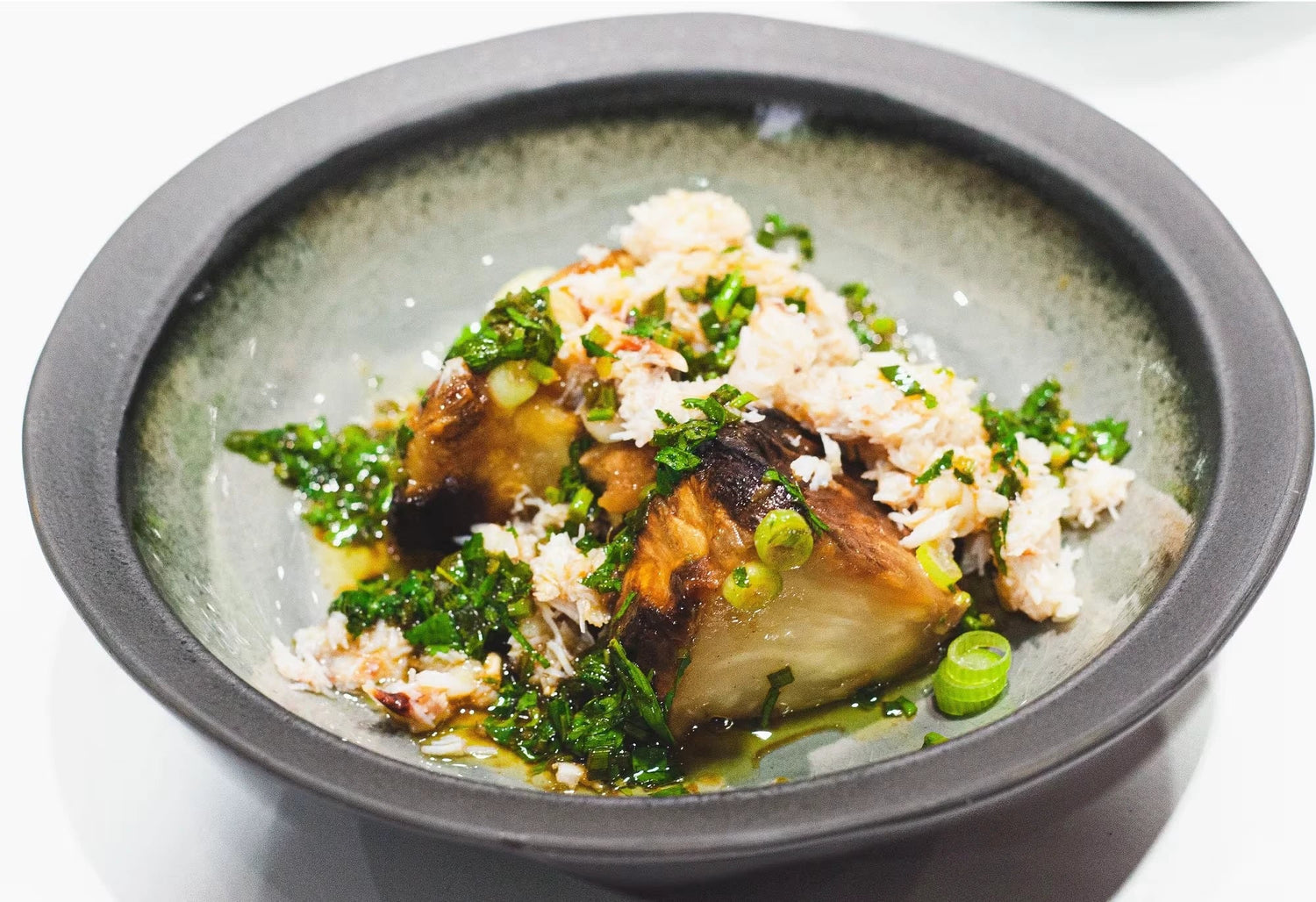 Håndrenset krabbe med bakt selleri