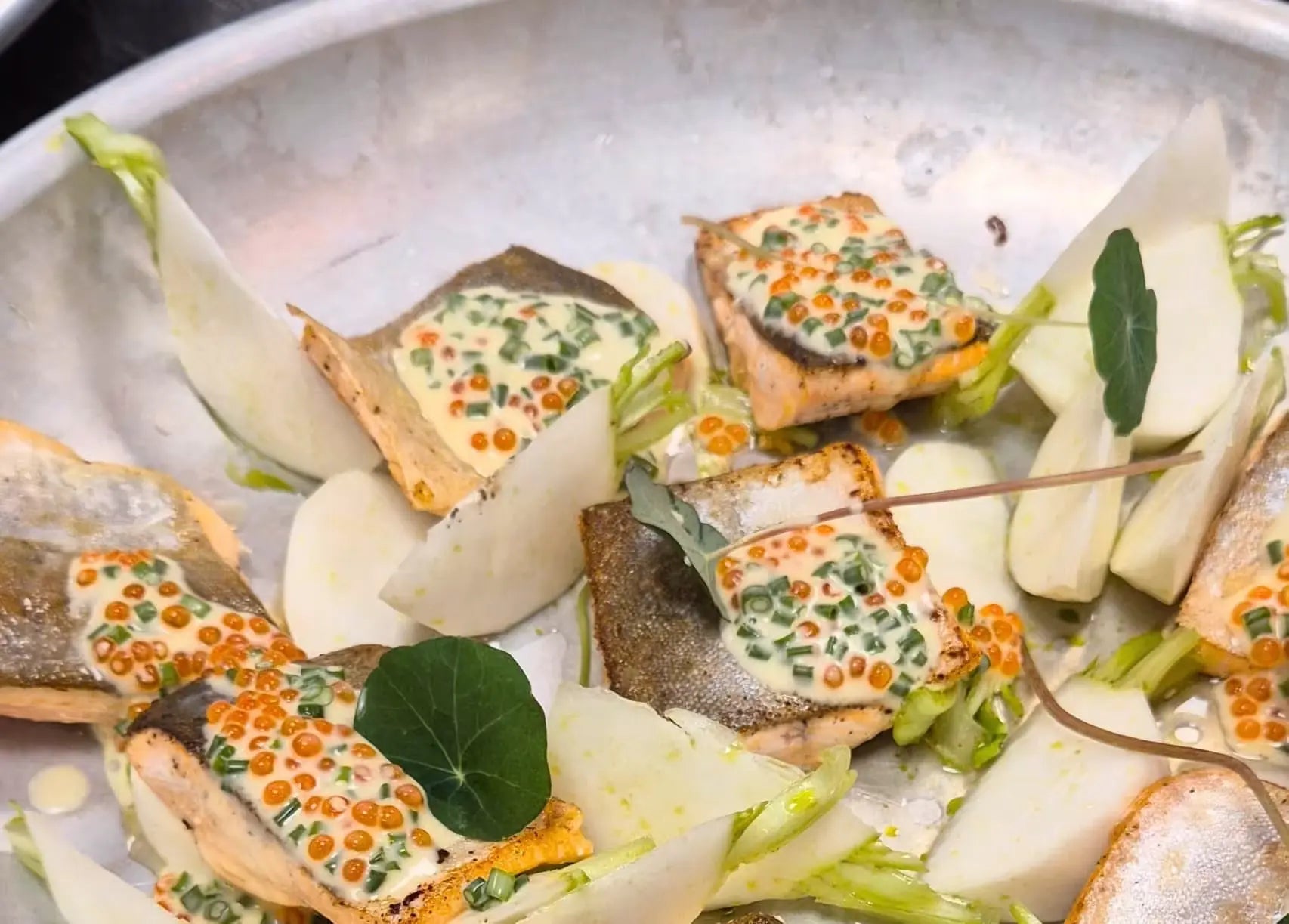 Pannestekt røye med smørsaus og rogn