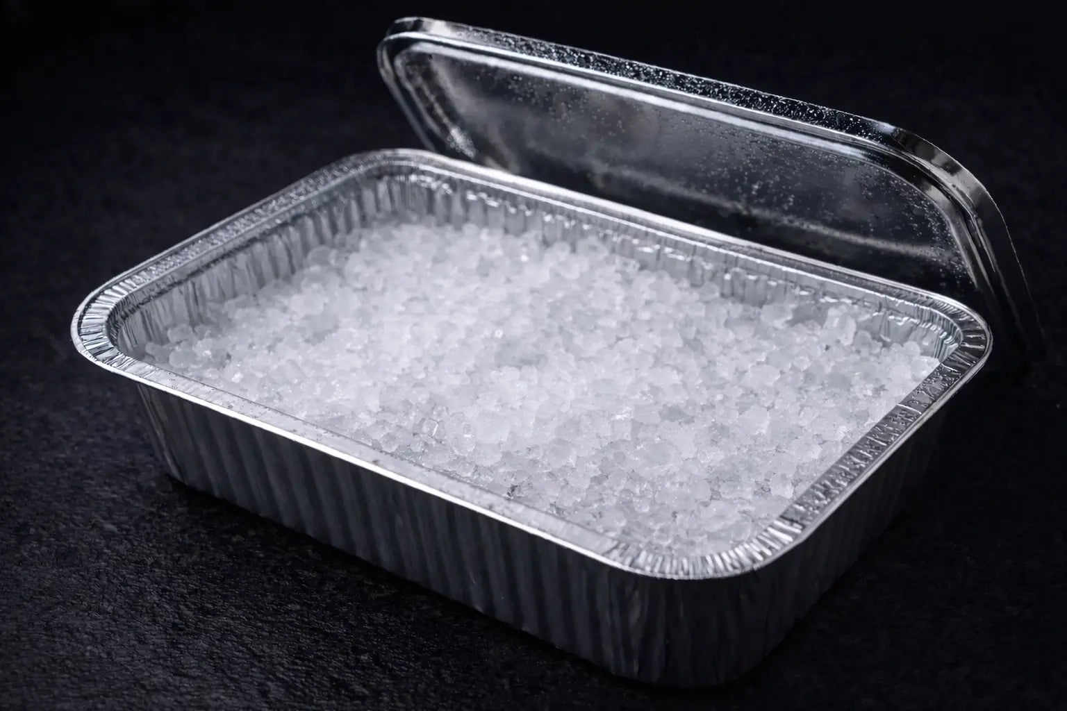 En tom skalldyrkasse, som snart fylles og leveres hjem til alle i bergen og omegn.