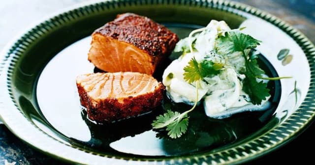 Grillet laksefilet med sitronaioli